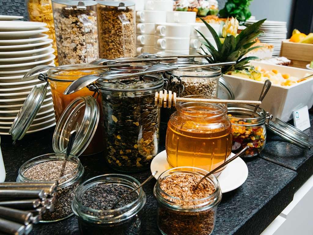 Q Hotel Красков Храна снимка