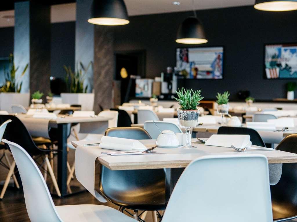 Q Hotel Красков Ресторант снимка