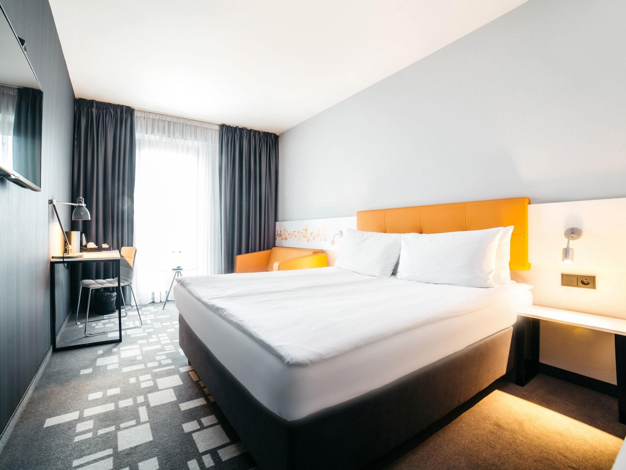 Q Hotel Красков Екстериор снимка