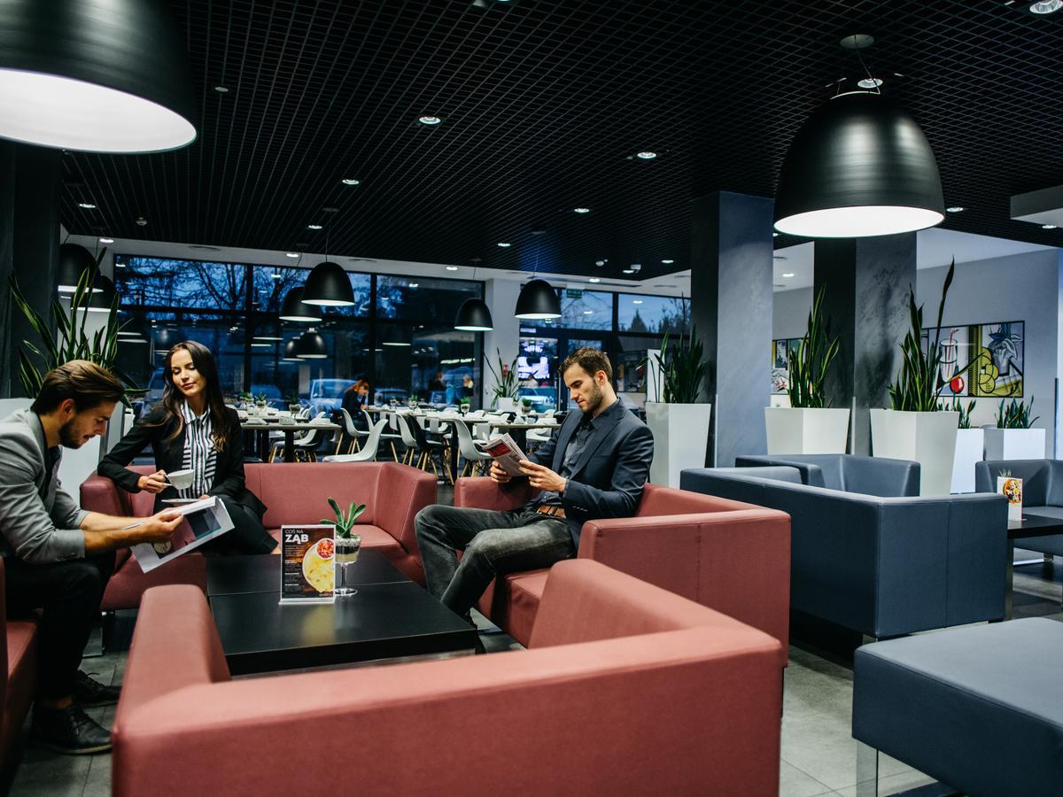 Q Hotel Красков Екстериор снимка